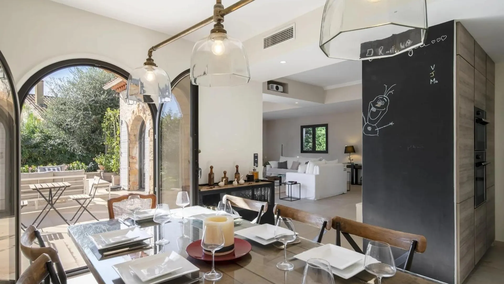 Beautiful 4 Bedroom Villa With Pool In Cannes Center