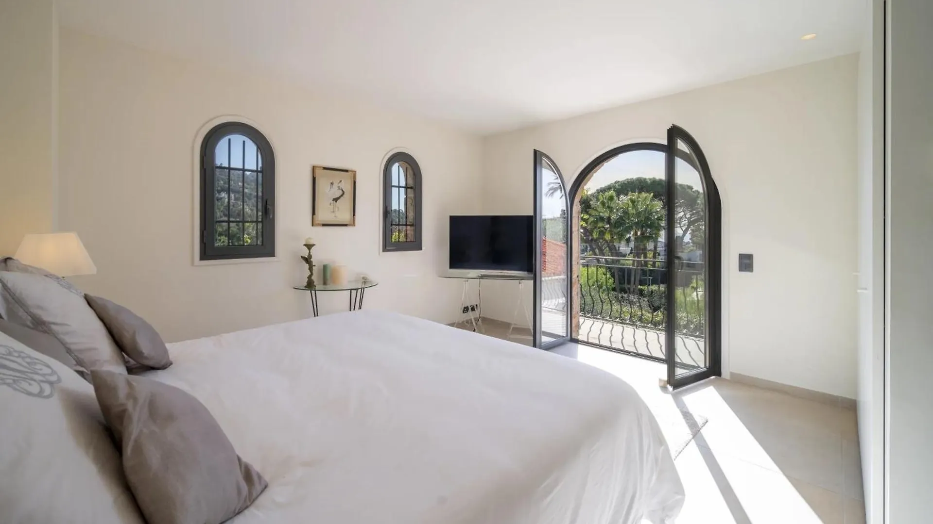 Beautiful 4 Bedroom Villa With Pool In Cannes Center