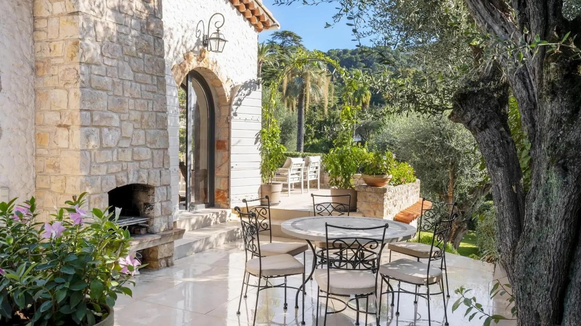 Beautiful 4 Bedroom Villa With Pool In Cannes Center