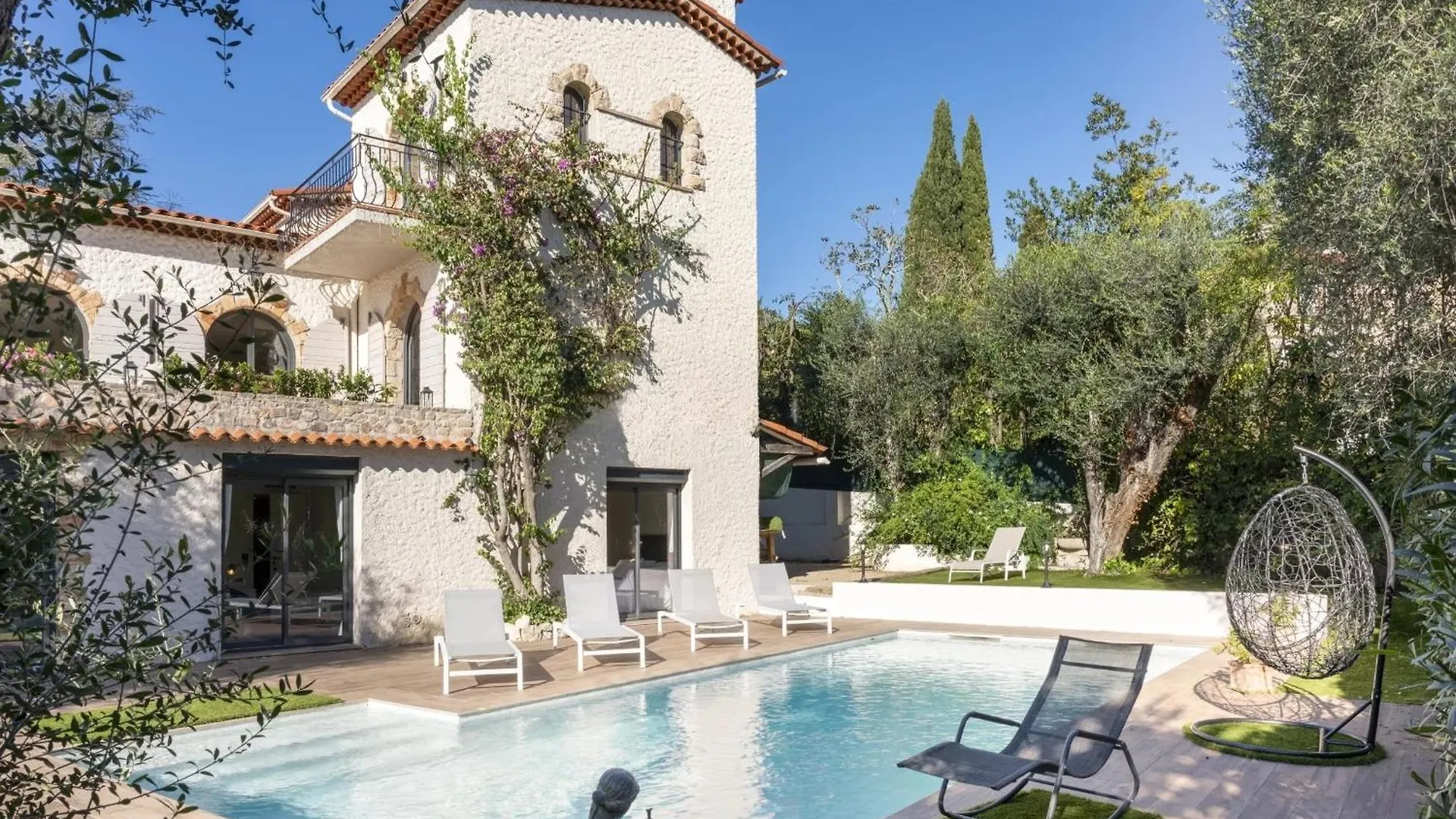 Beautiful 4 Bedroom Villa With Pool In Cannes Center location