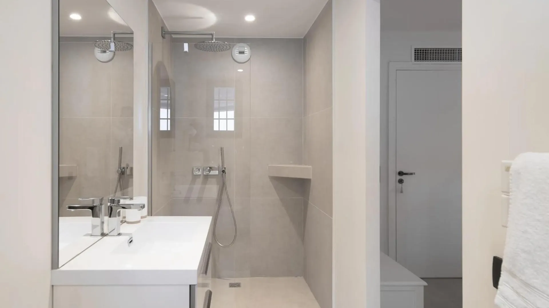 Beautiful 4 Bedroom Villa With Pool In Cannes Center