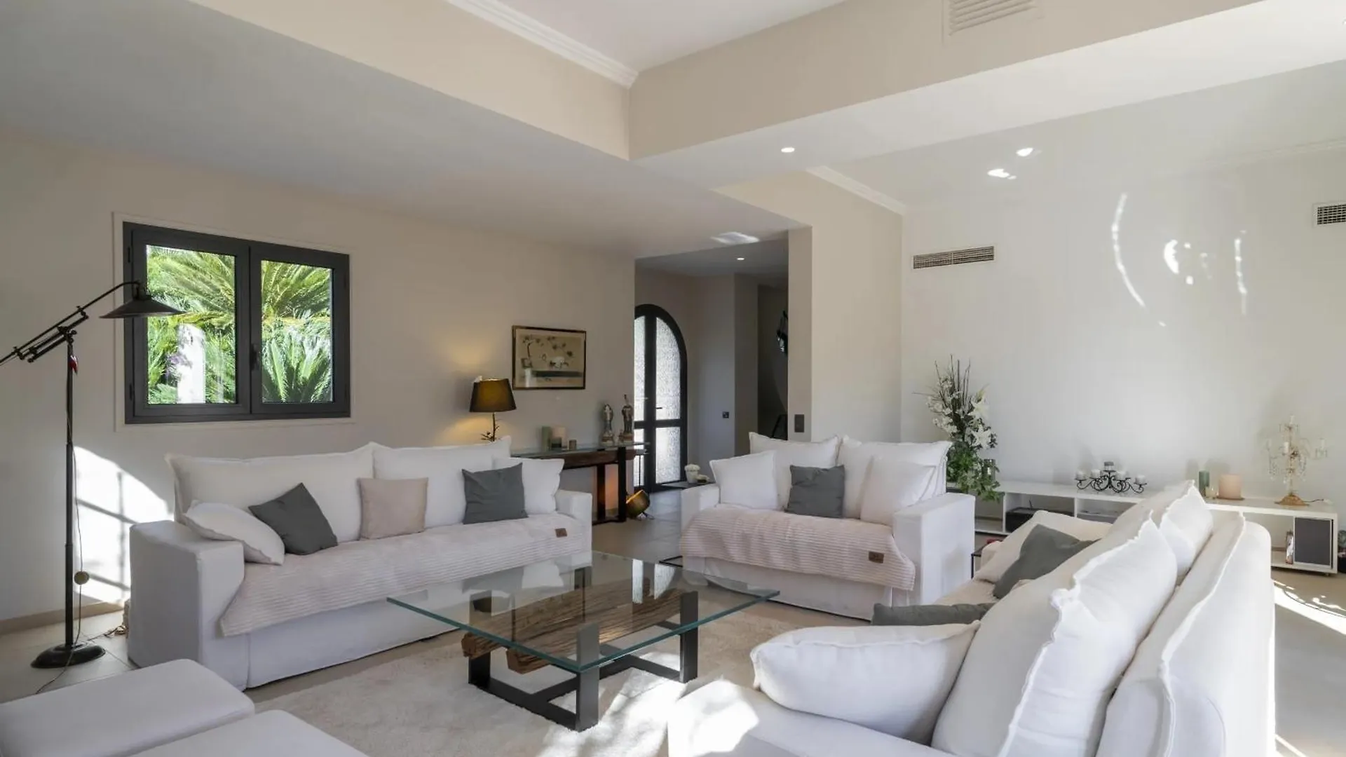 Beautiful 4 Bedroom Villa With Pool In Cannes Center